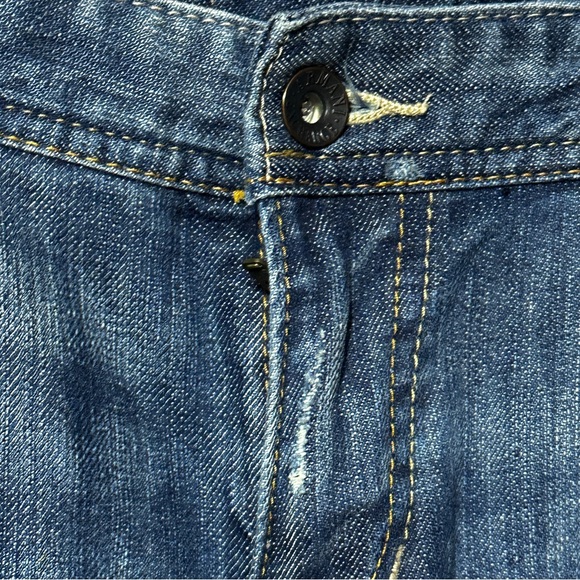 Y2K Fit Armani Exchange Distressed Straight Leg Denim W/Pocket Detail 8 Short - Picture 11 of 15